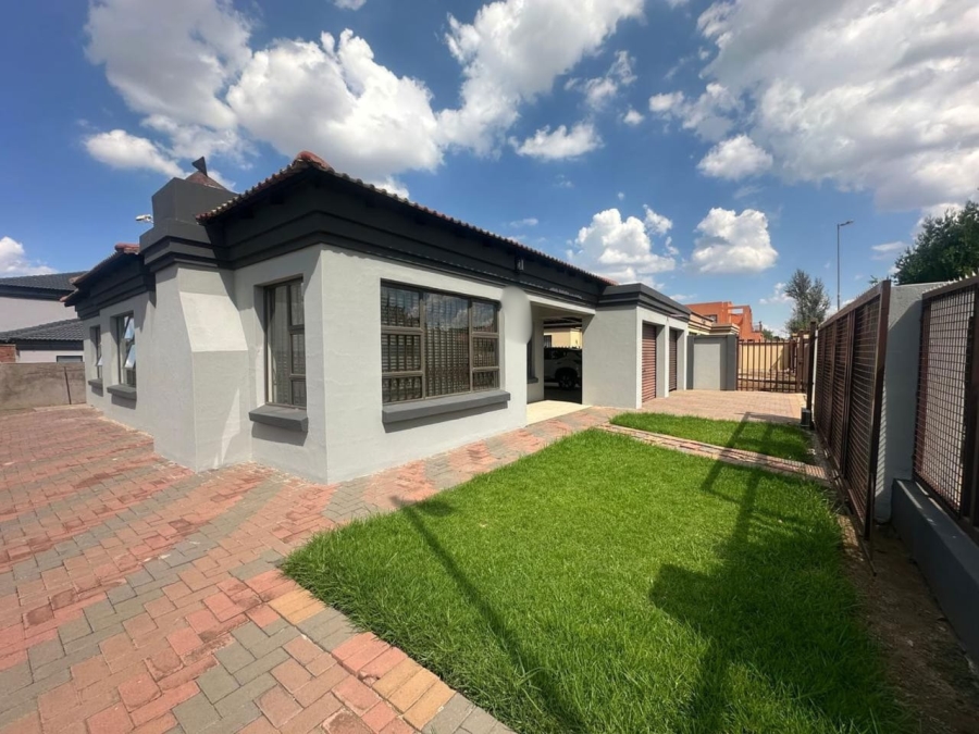 To Let 3 Bedroom Property for Rent in Vista Park Free State